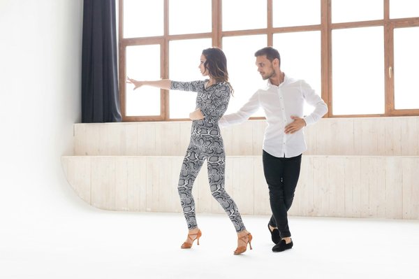 Explorez le monde des cours de danse à paris : vos choix !